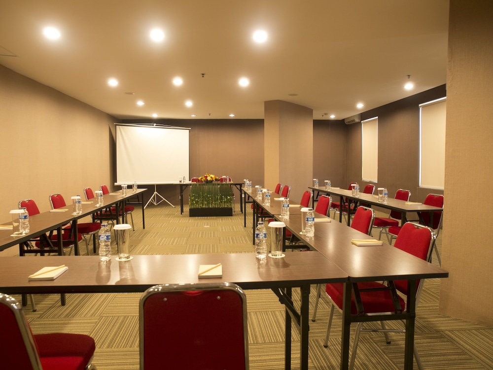The Gloria Suites Jakarta 44/48