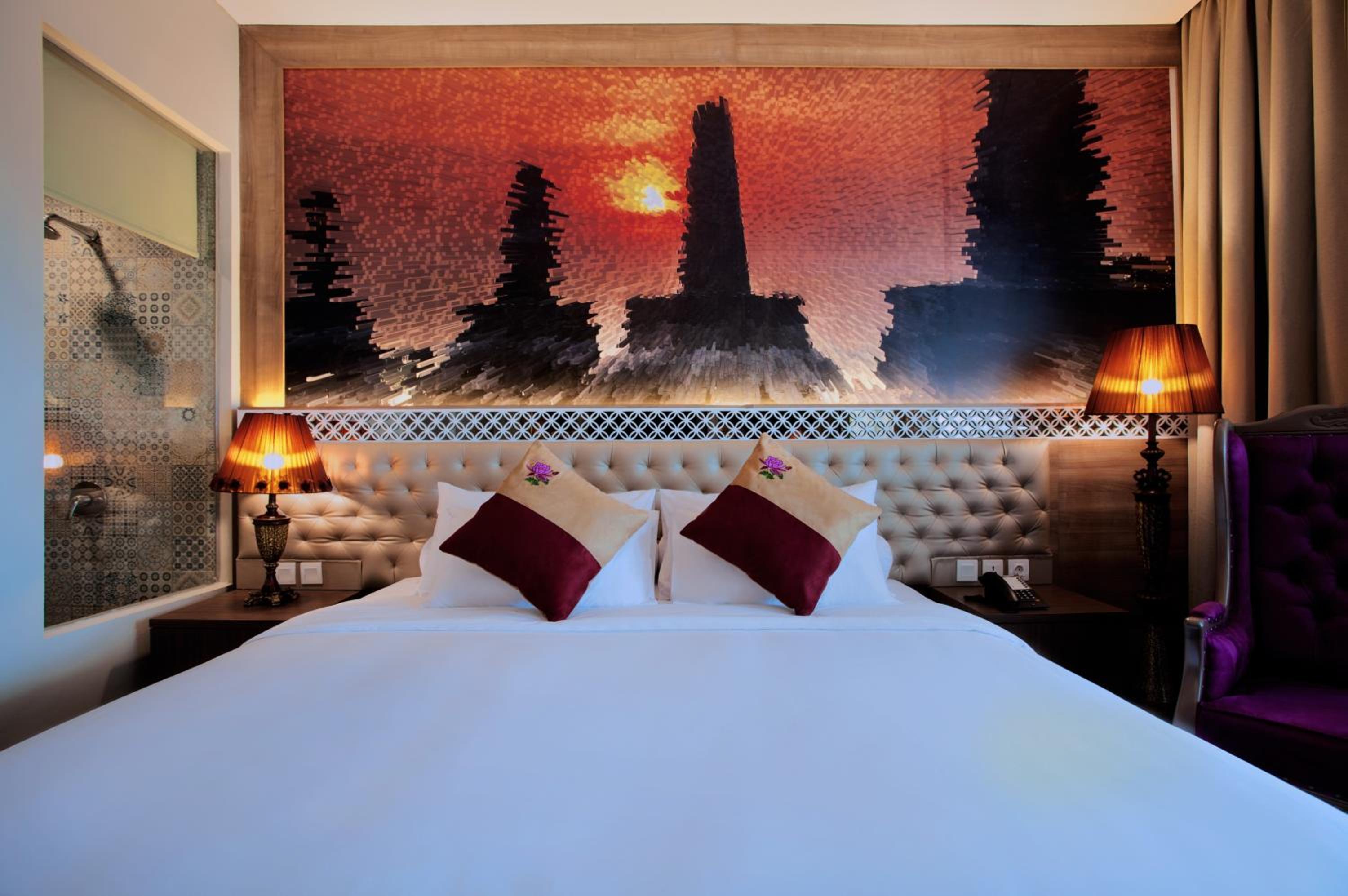 Superior, King Bed, Queen Bed