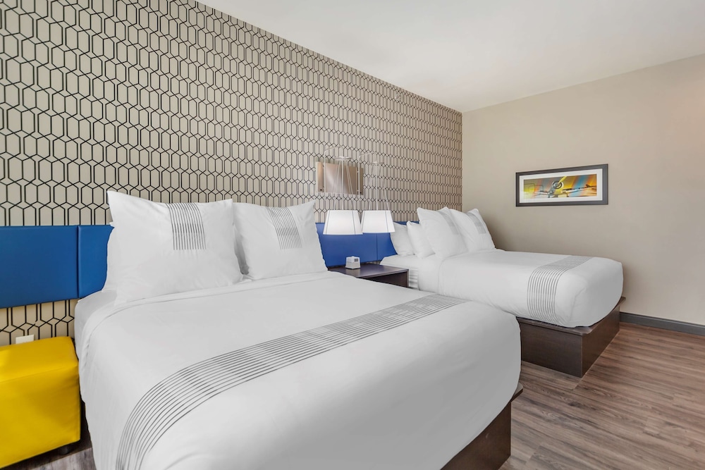 غرفة قياسية بسريرين كوين لذوي الإعاقة، Glo Best Western Dawley Farms In Sioux Falls 3/10