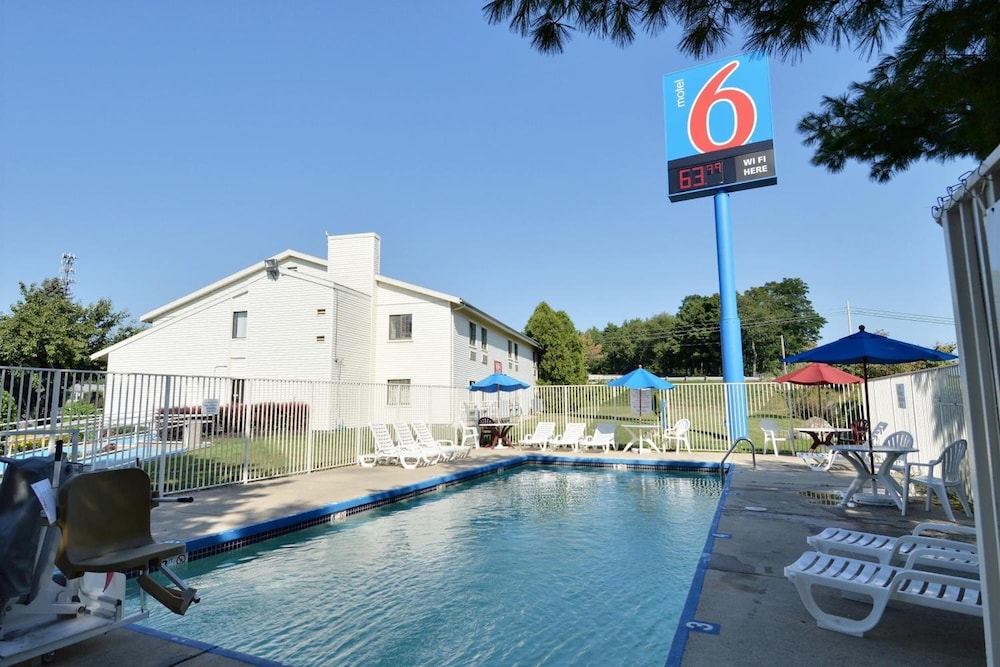Motel6 Nashua, NH - North 8/58