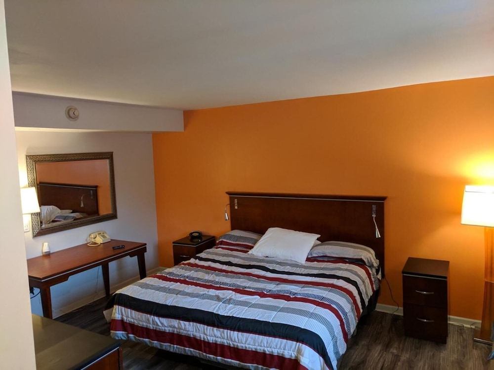Skylark Motel 12/49