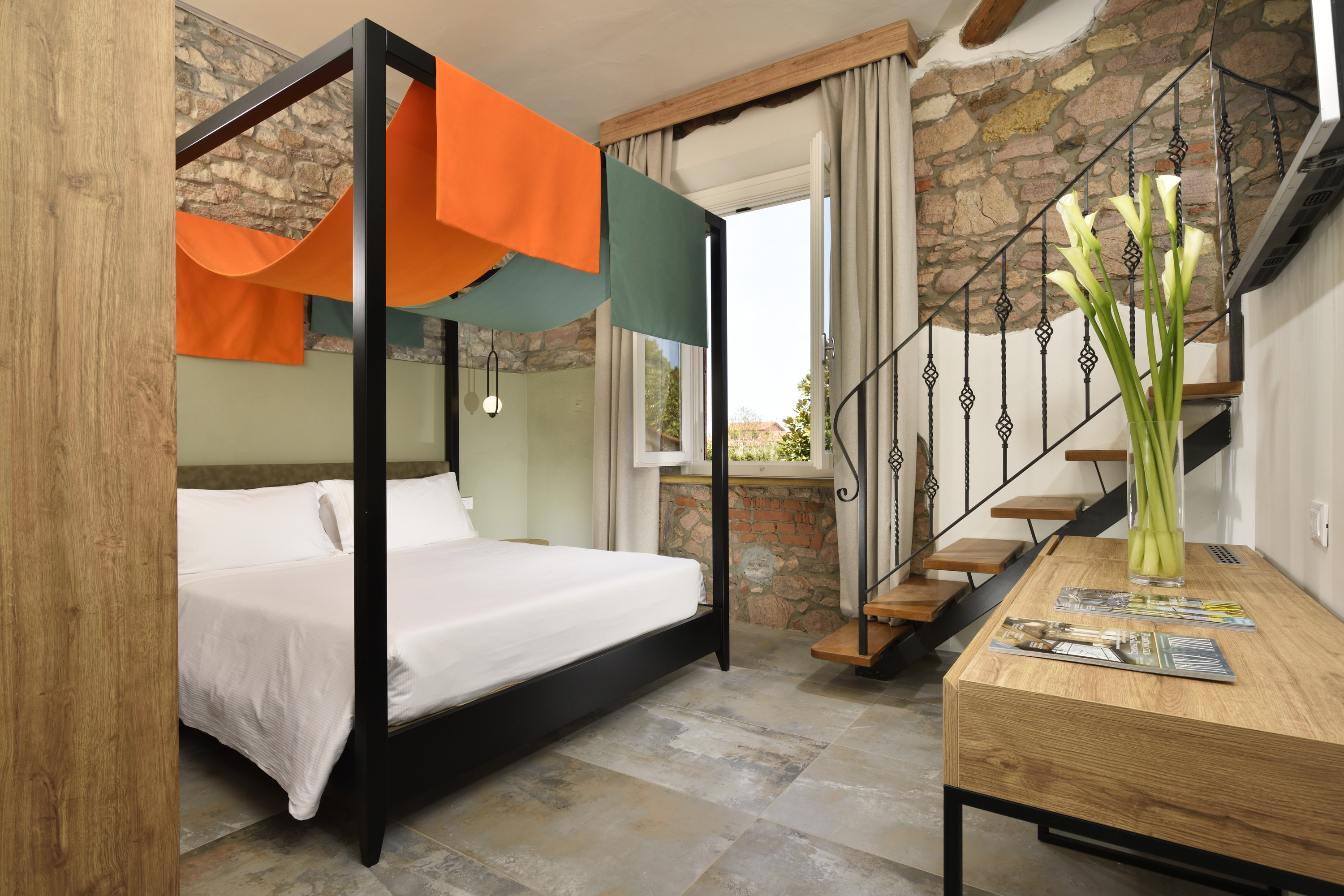 DELUXE, DOUBLE BED, JETTED TUB