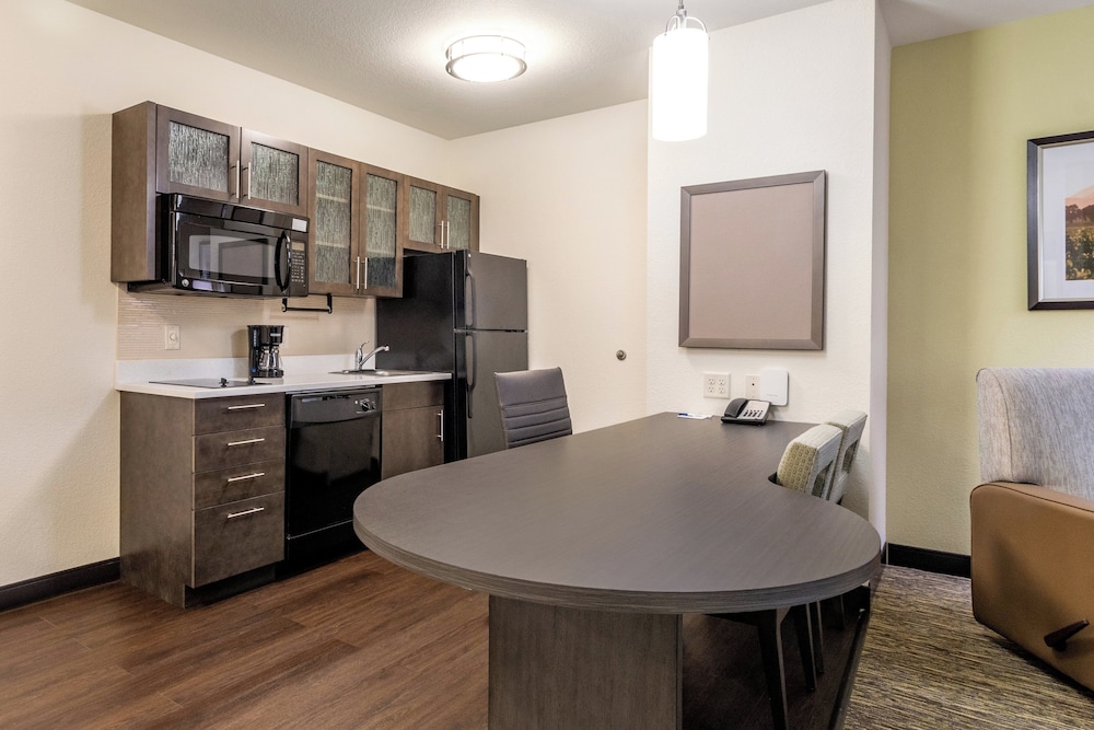 Candlewood Suites 41/48