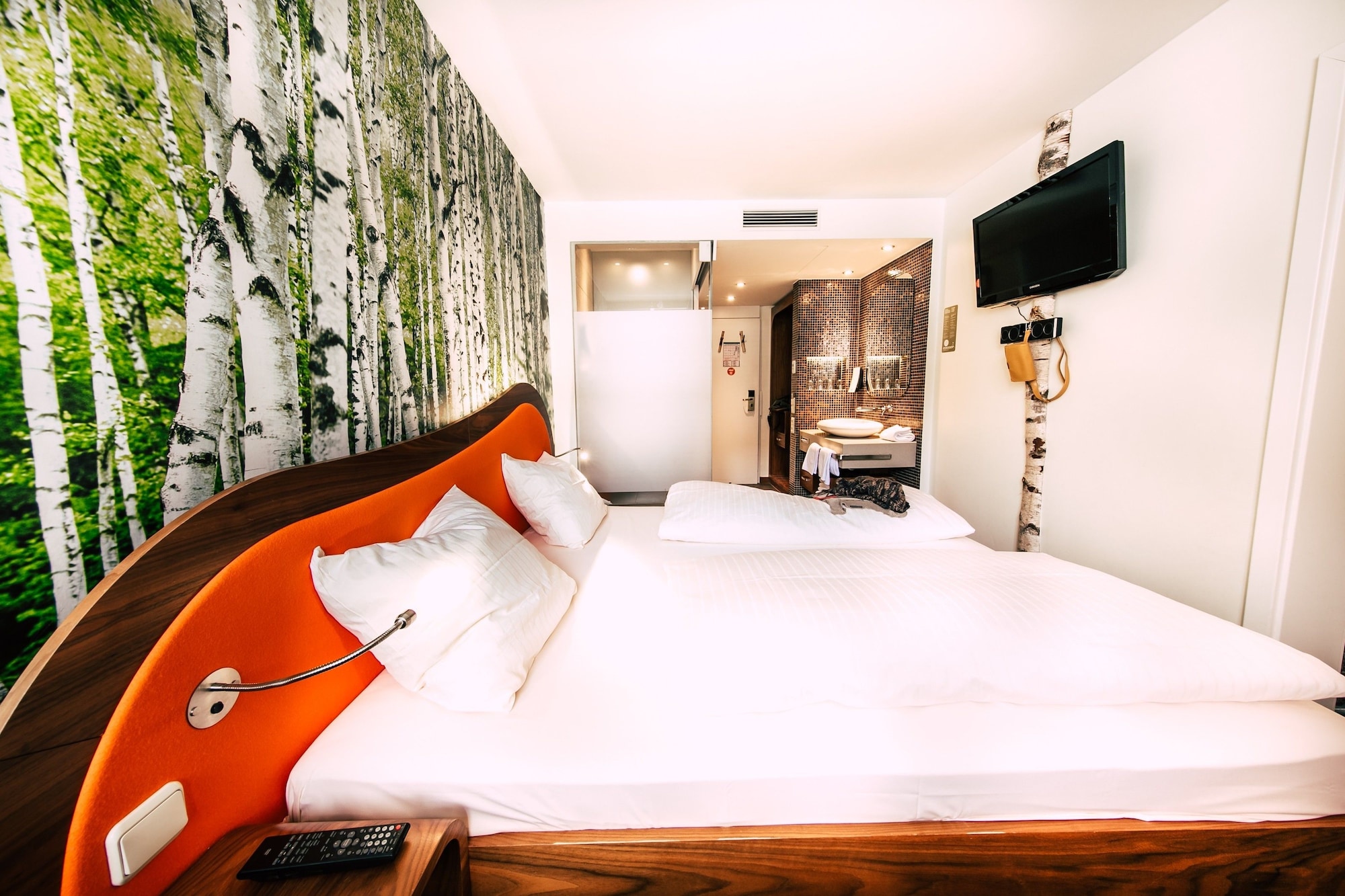 ROOM, QUADRUPLE