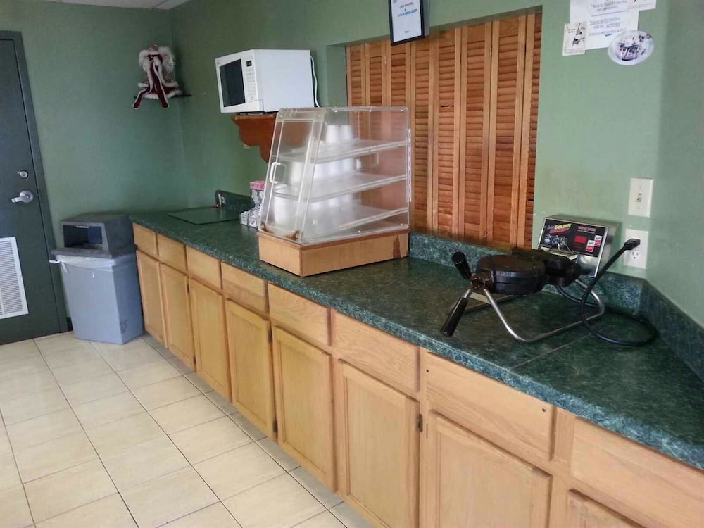 Econo Lodge Athens I-65 13/49