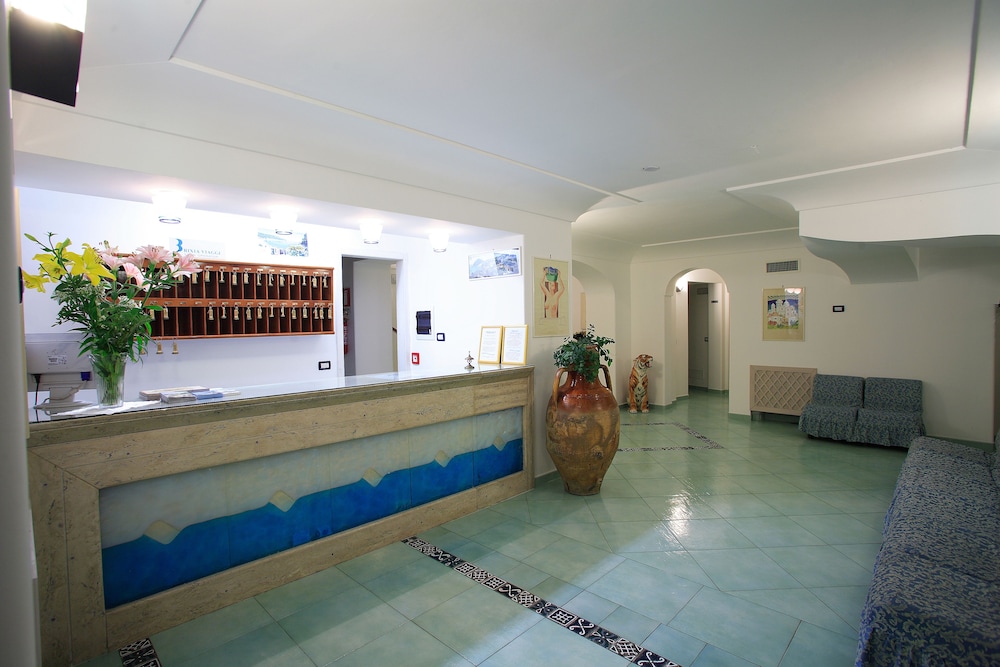 Albatros Hotel 3/50