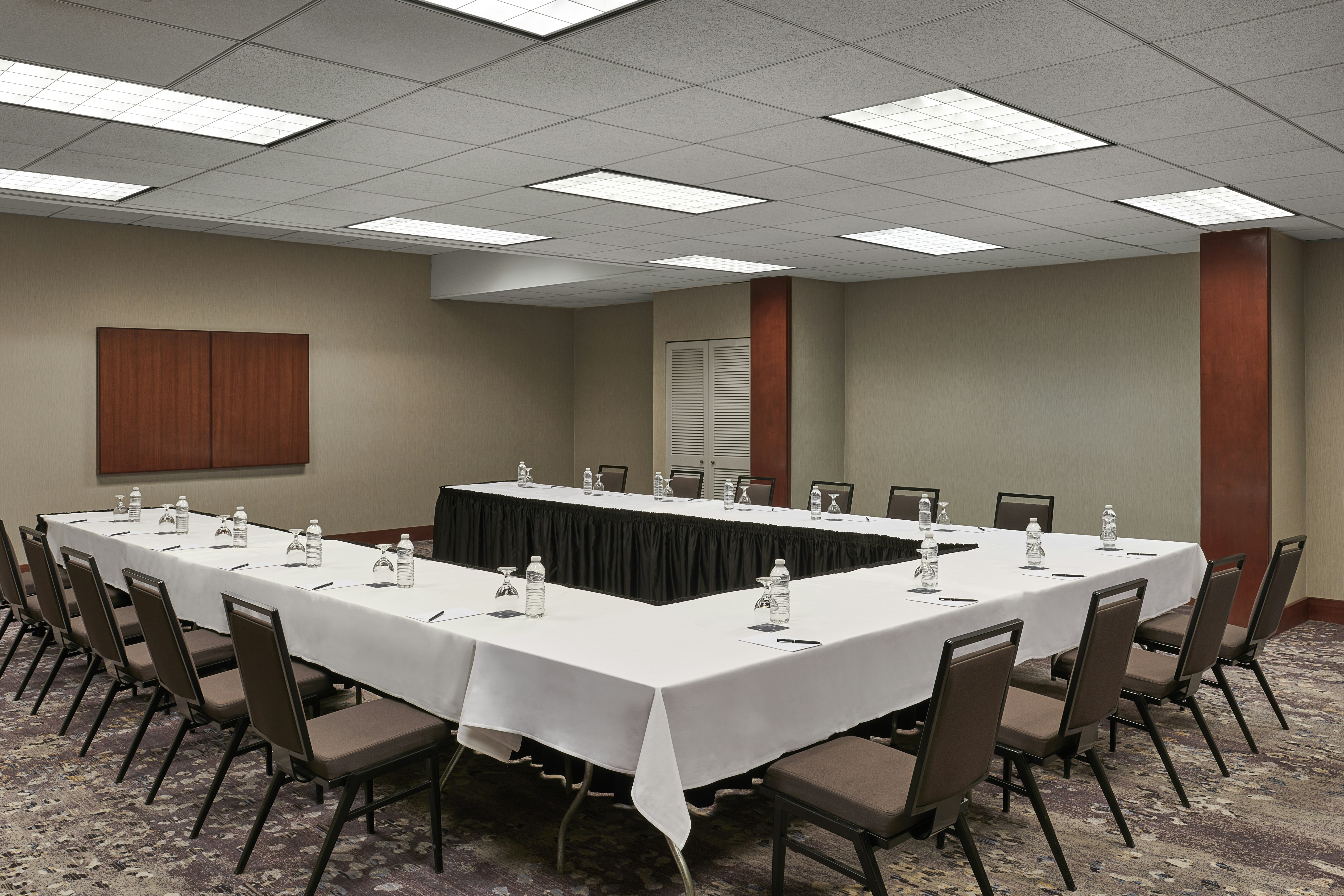 Hilton Toronto Airport Hotel & Suites 63/79