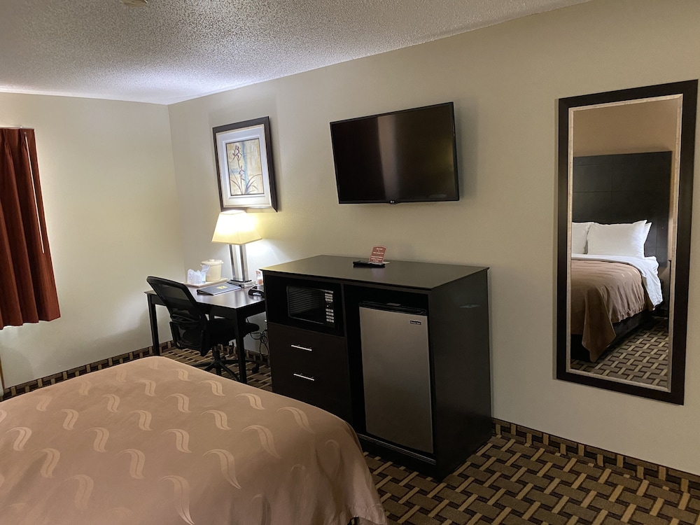 Quality Inn Morton at I-74 18/32