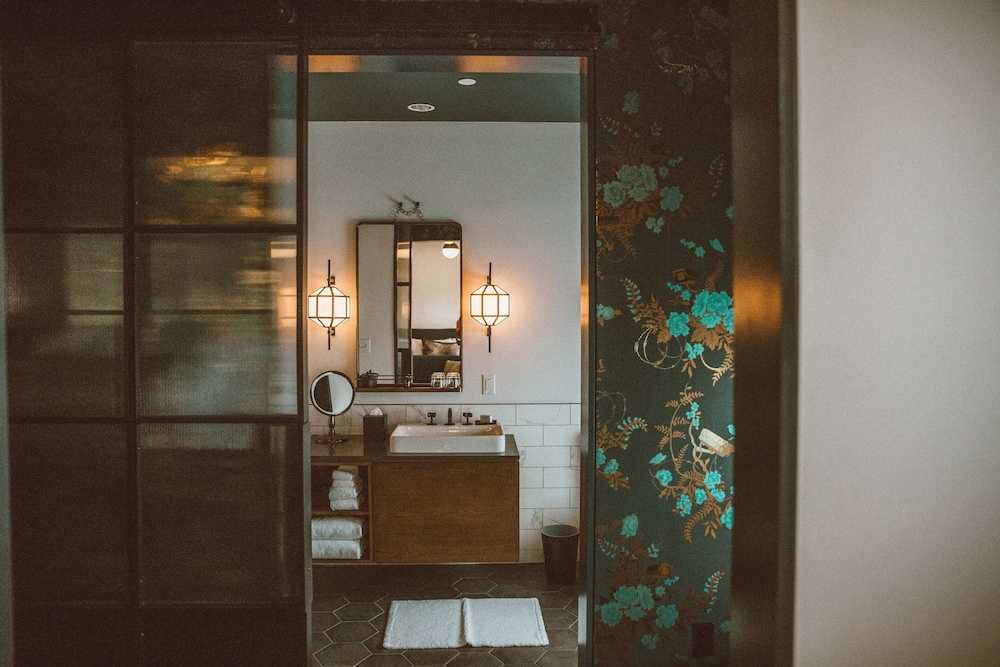 GUEST ROOM, TRADITIONAL, KING BED