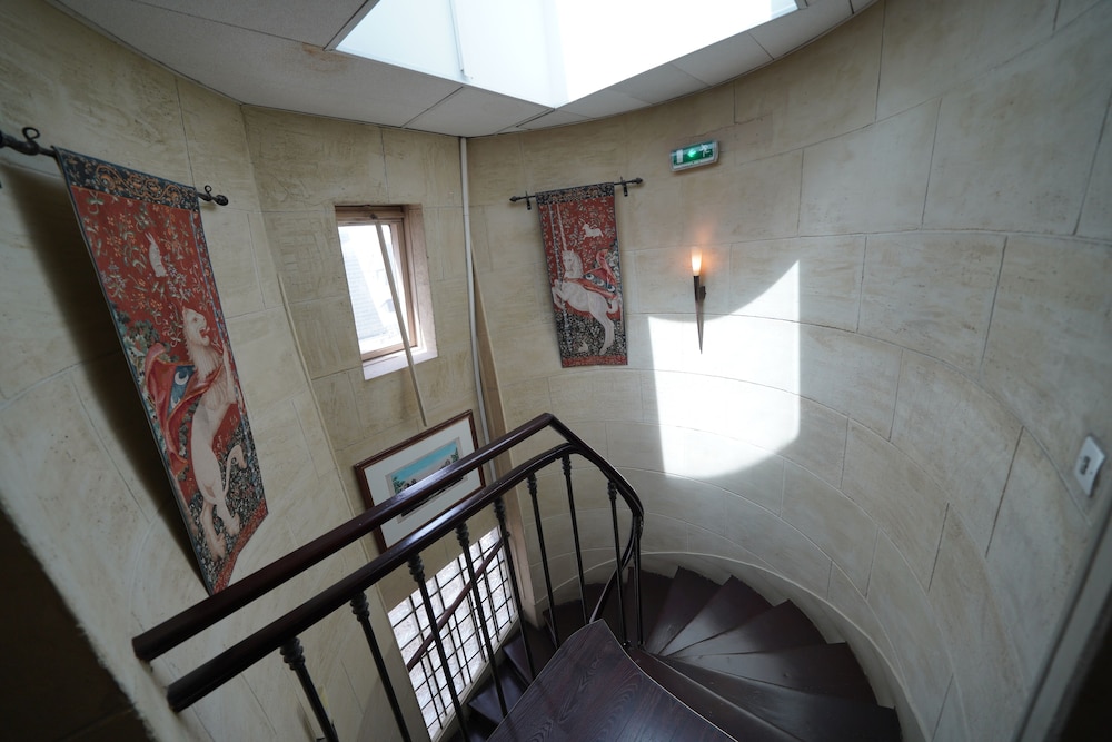 HOTEL DU CHATEAU 7/53