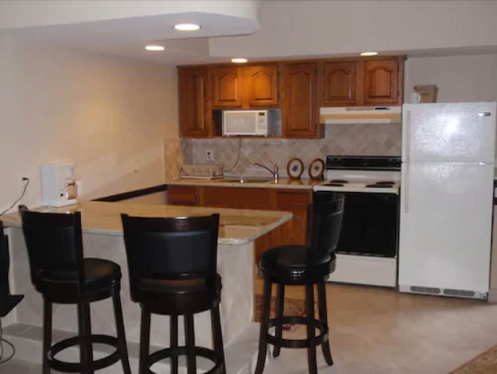 Chalet Inn & Suites Centerport 32/45