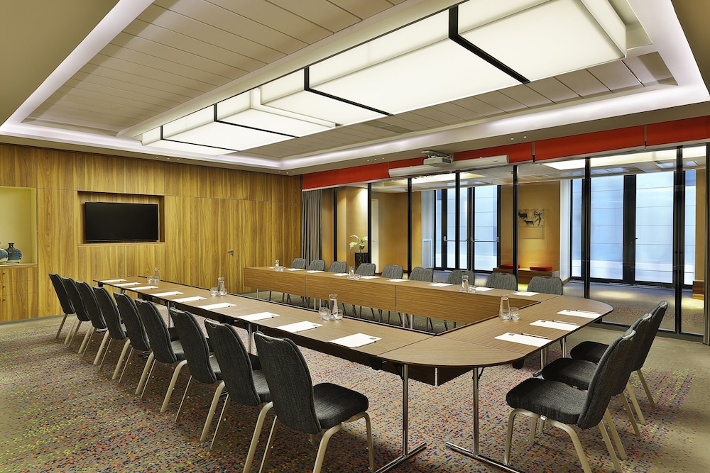 Park Mall Hotel & Conference Center 34/38