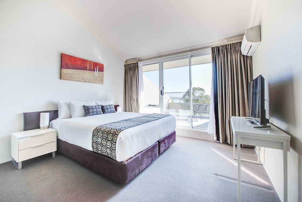 Horizons Lake Jindabyne 16/80