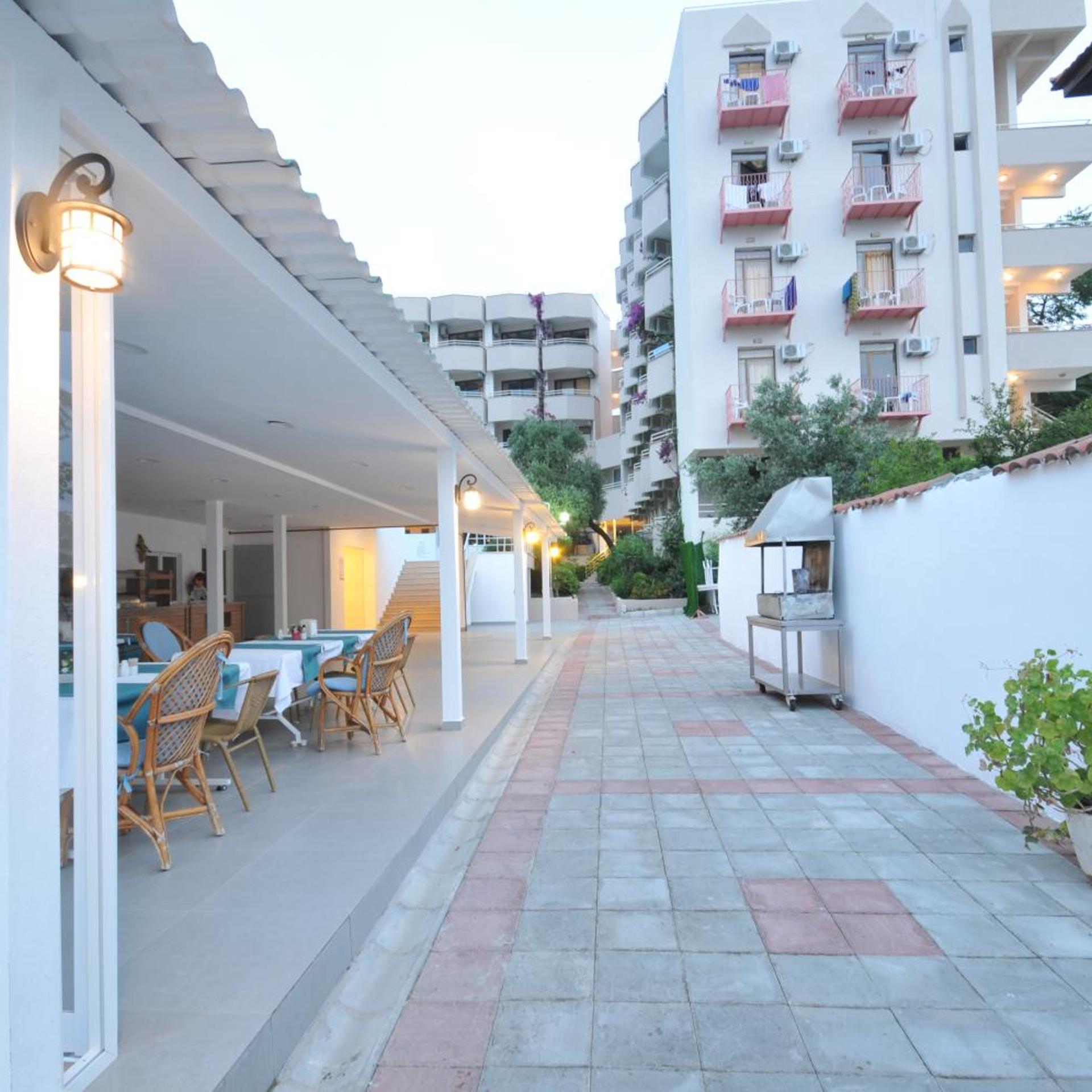 Amos Hotel 46/54