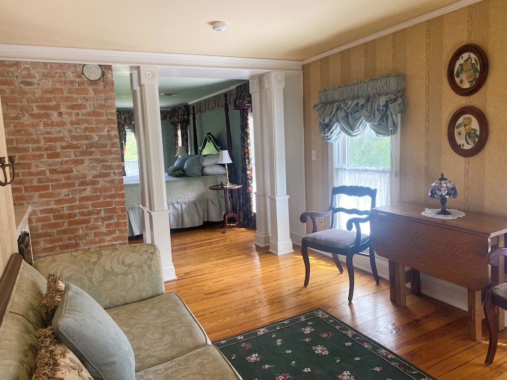 Springside Inn 21/44
