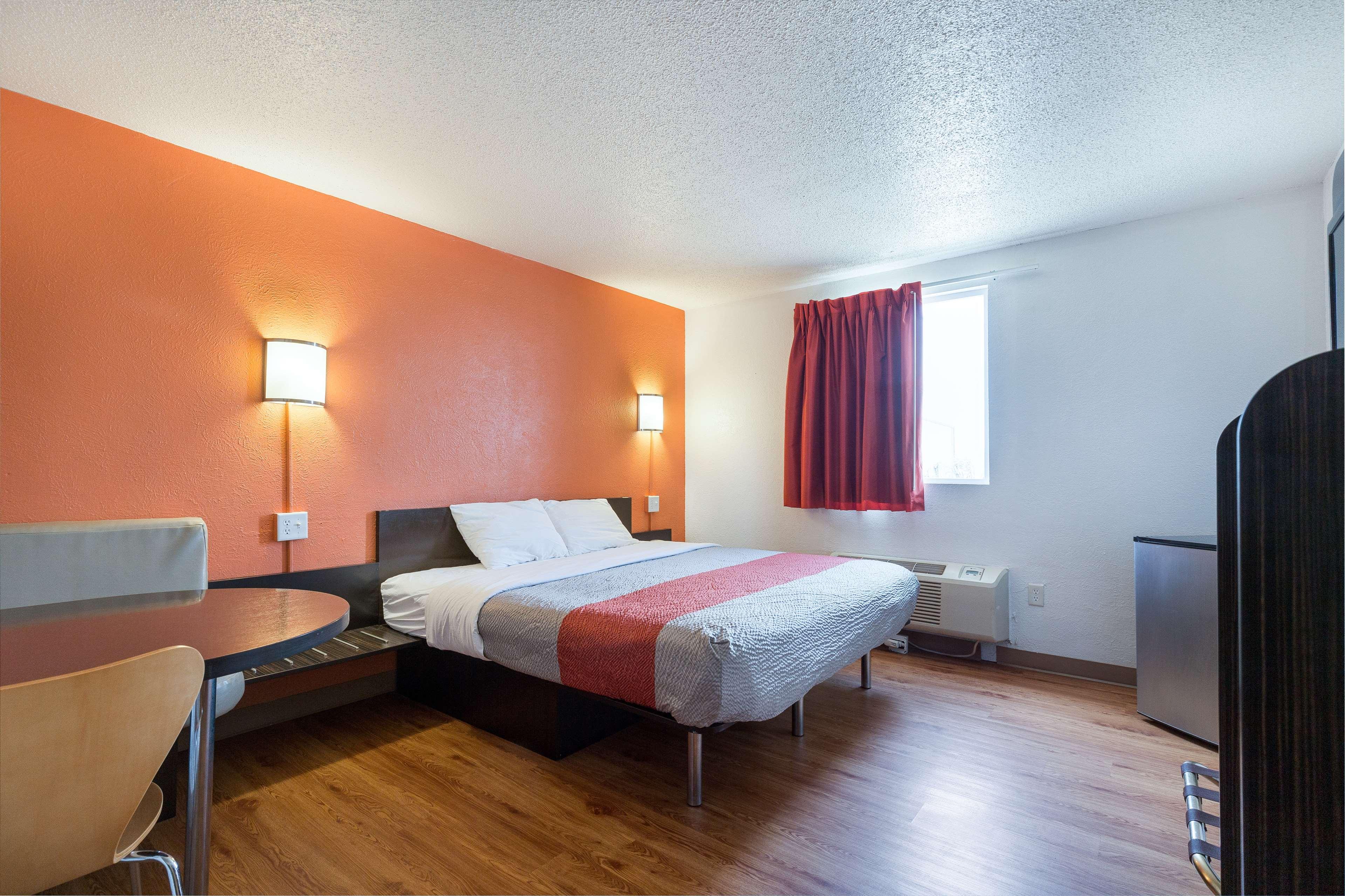 Americas Best Value Inn Lincoln, IL 13/28