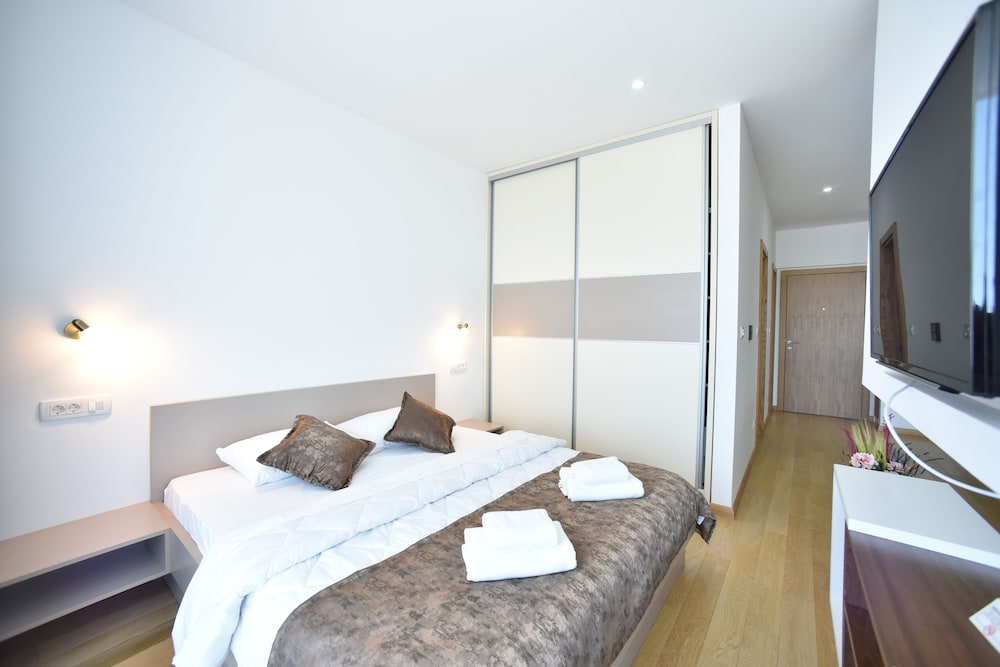 Wow Hotel 12/50