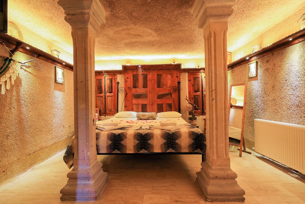 Casia Cave Suites 24/50