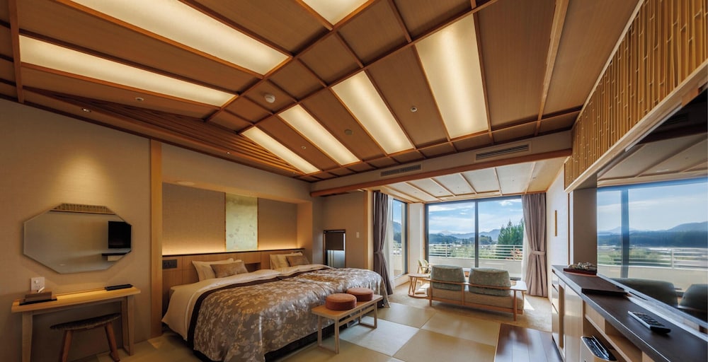 DELUXE, TWIN BEDS, GARDEN VIEW