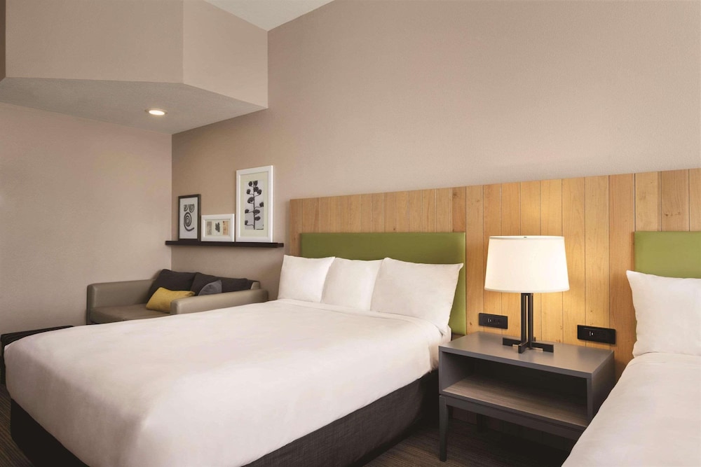 Country Inn & Suites by Radisson, Bradenton-Lakewood Ranch, FL 11/32