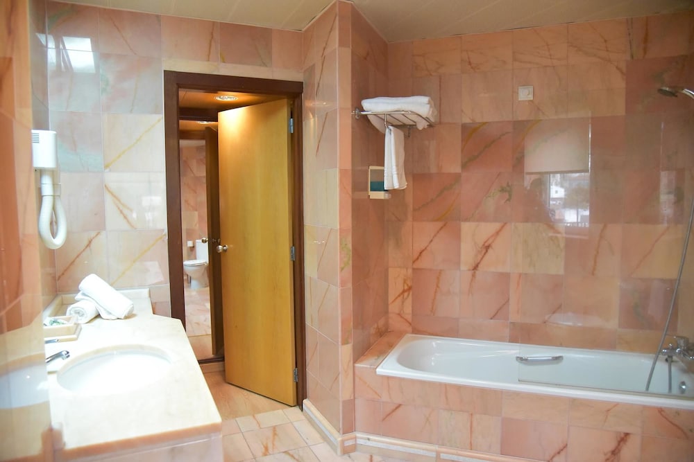 Douro Park Hotel 74/75