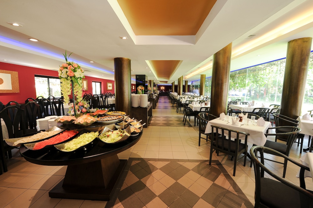 Holiday Garden Hotel And Resort 27/49