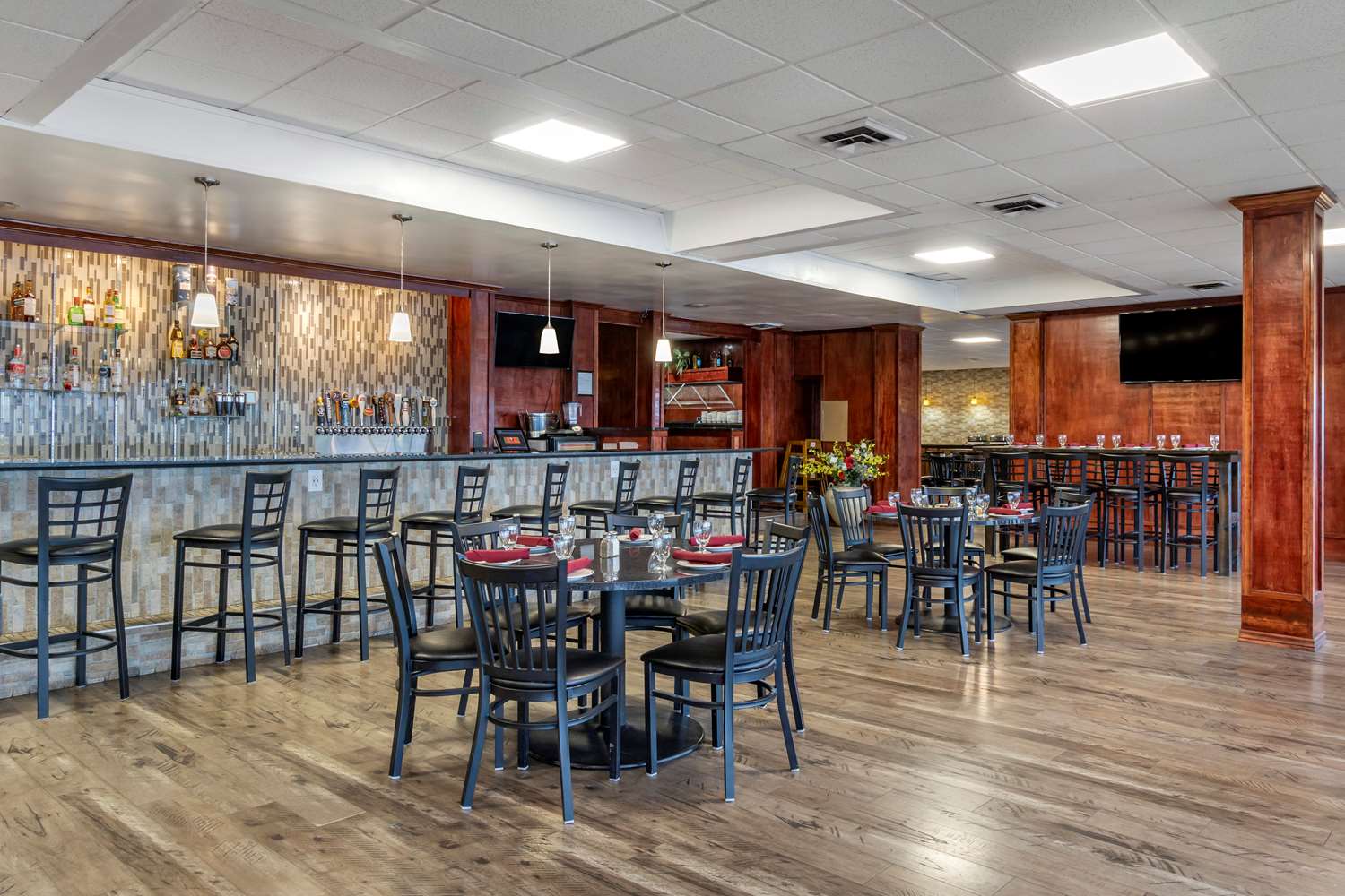 Best Western Plus Lake Front Hotel 37/51