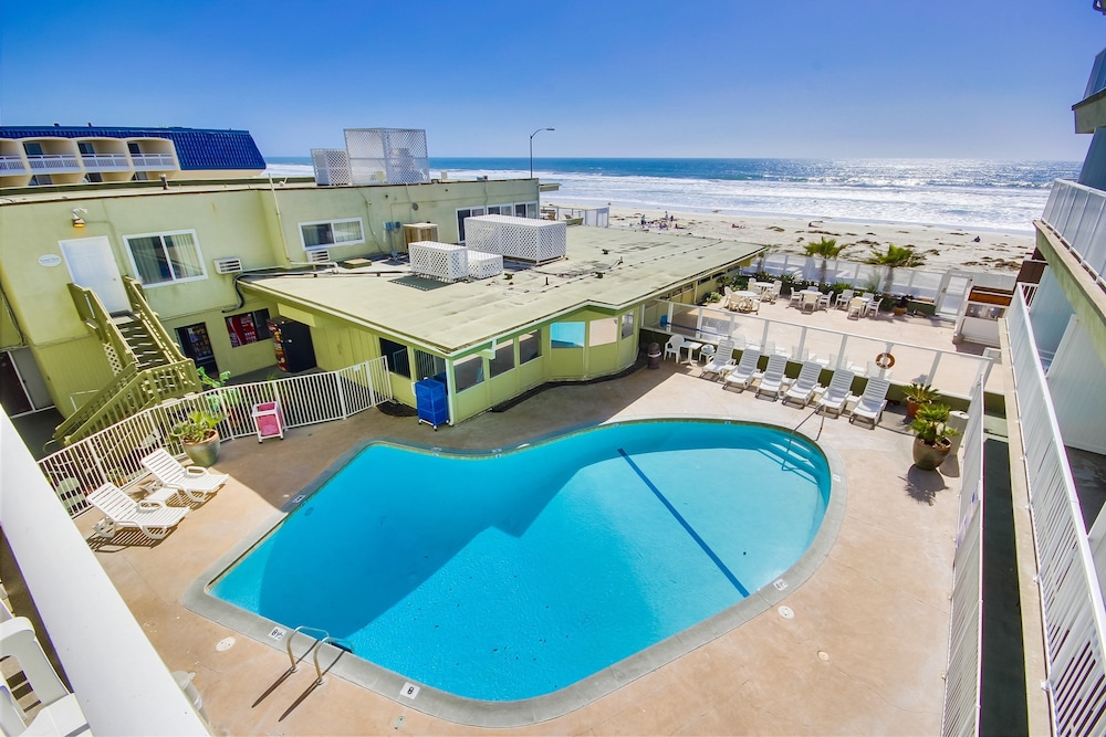Surfer Beach Hotel photo4