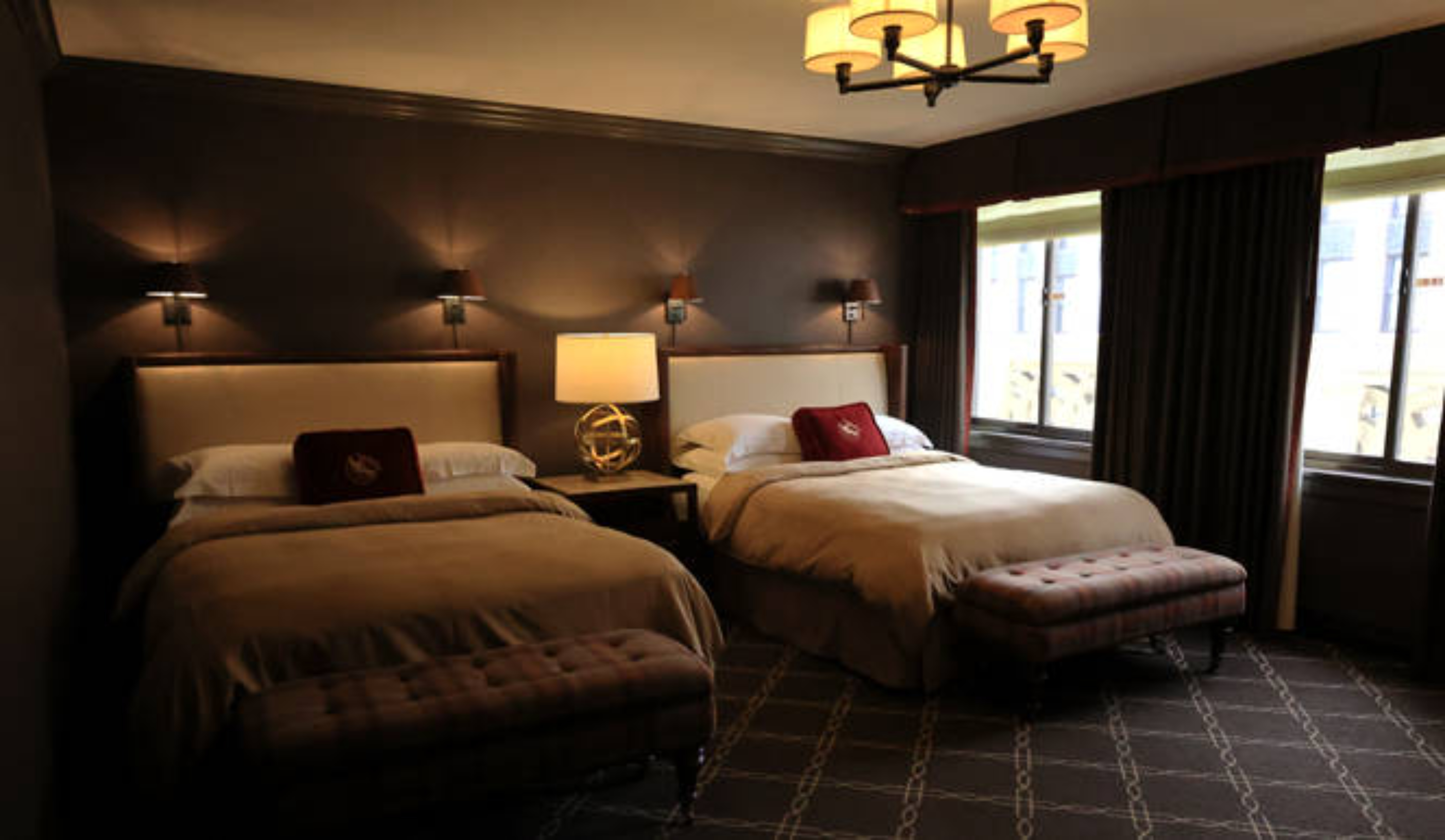 DELUXE, 2 QUEEN BEDS