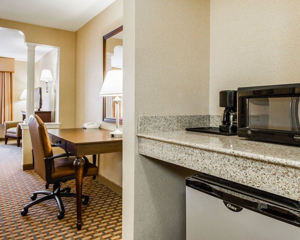 Comfort Inn and Suites Scarborough - Portland 48/55