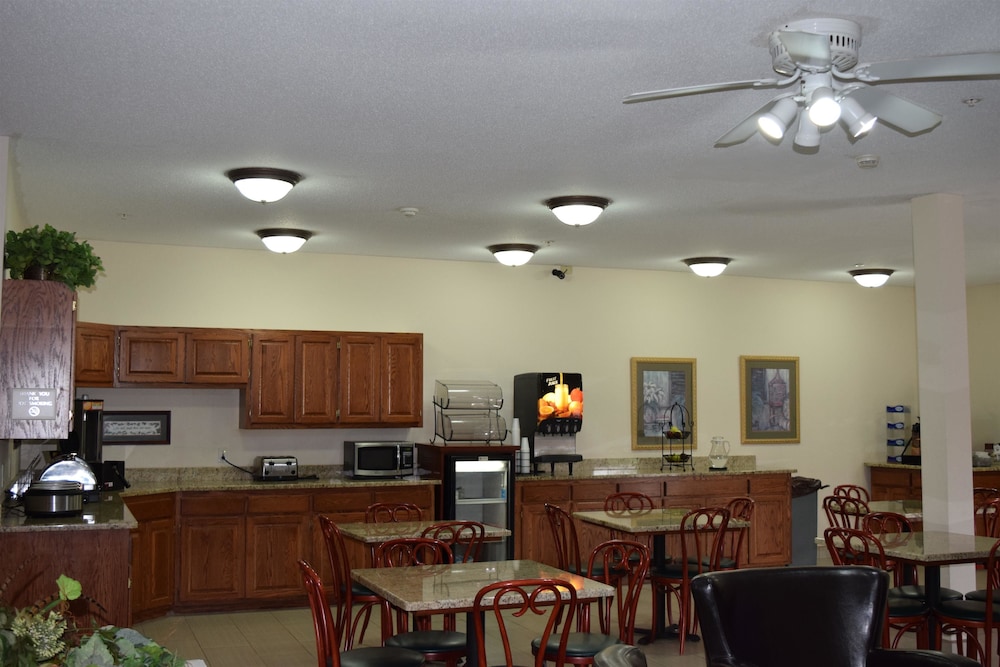 MainStay Suites Madison Airport 36/52