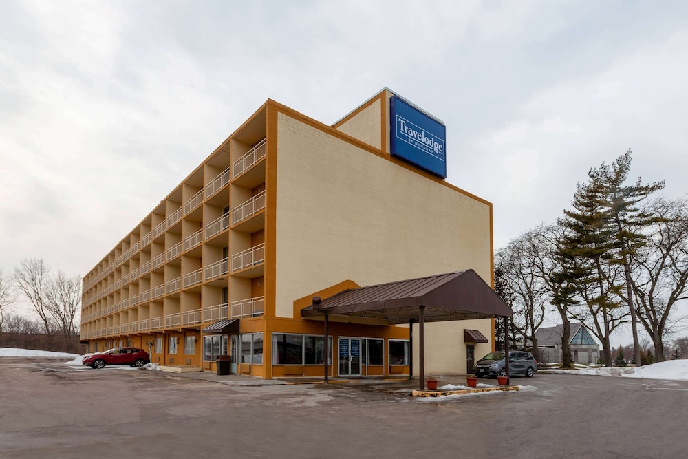 Travelodge by Wyndham Cleveland Airport 1/36