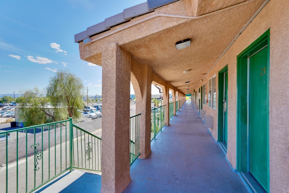 Crown Motel 45/66
