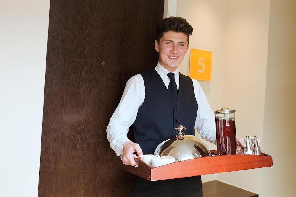 Harts Hotel 6/50