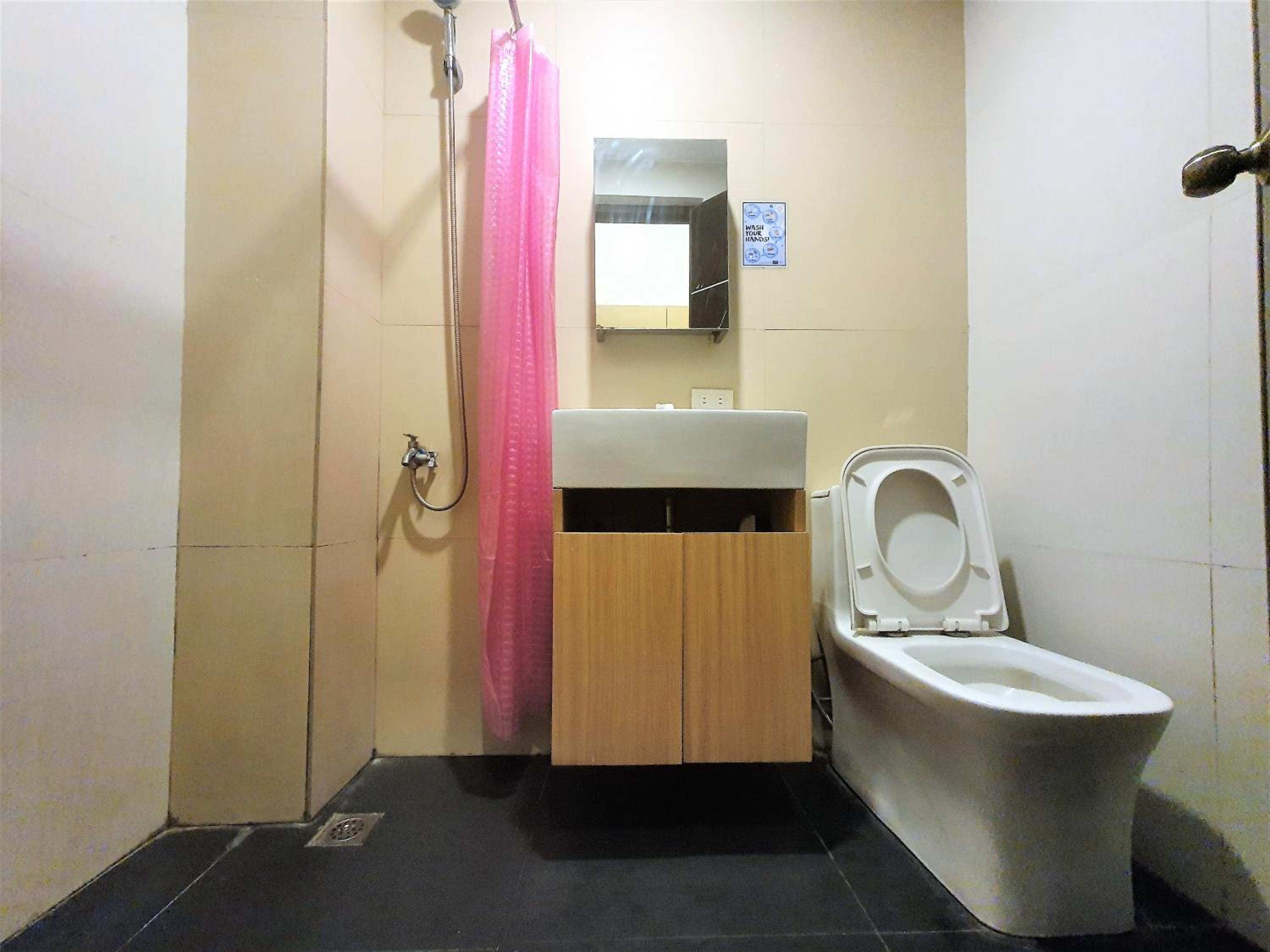 Oyo 108 Spiral Suites 50/50