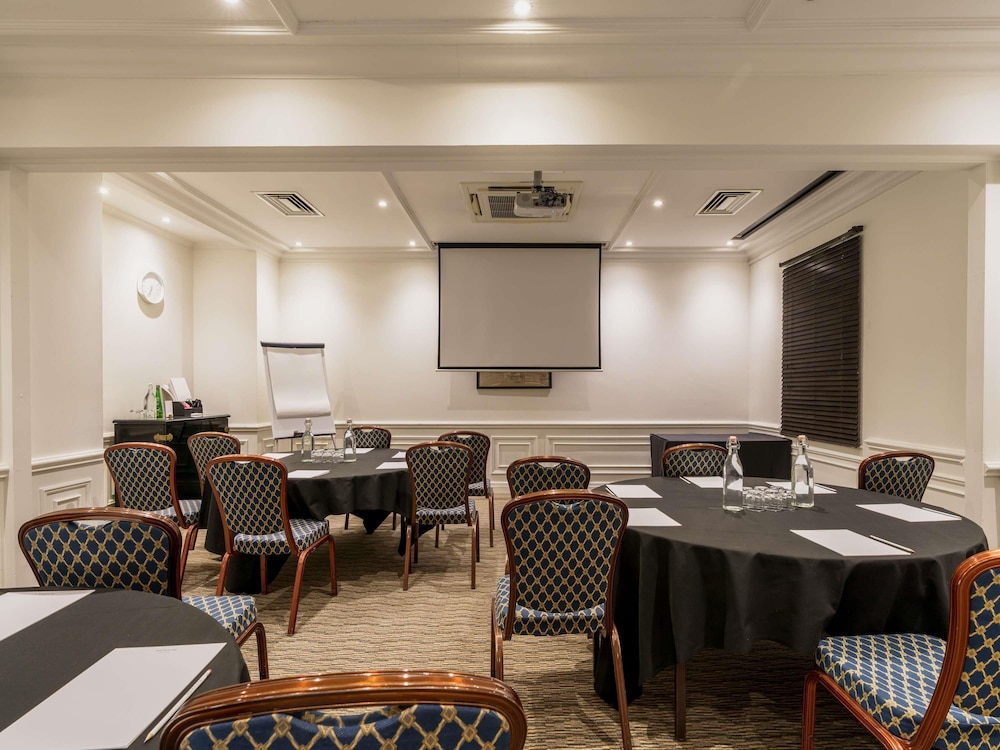 Mercure Southgate Hotel 41/49