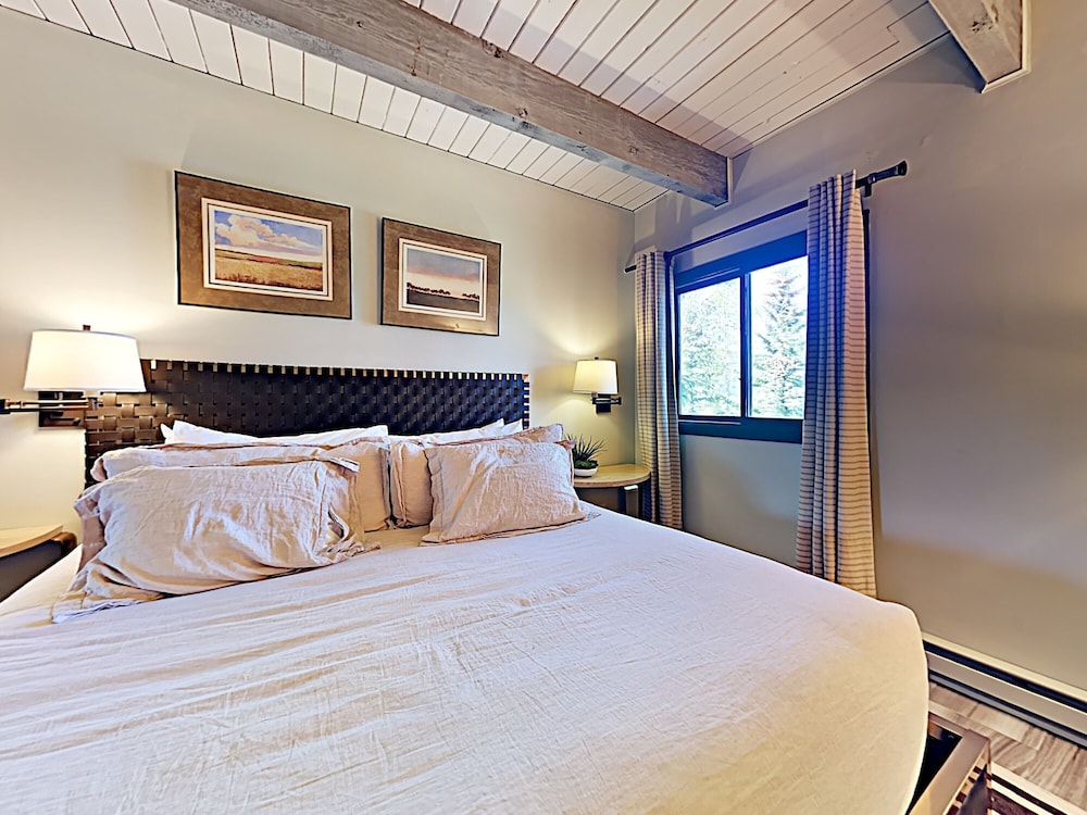 Timberline Condominiums 18/81