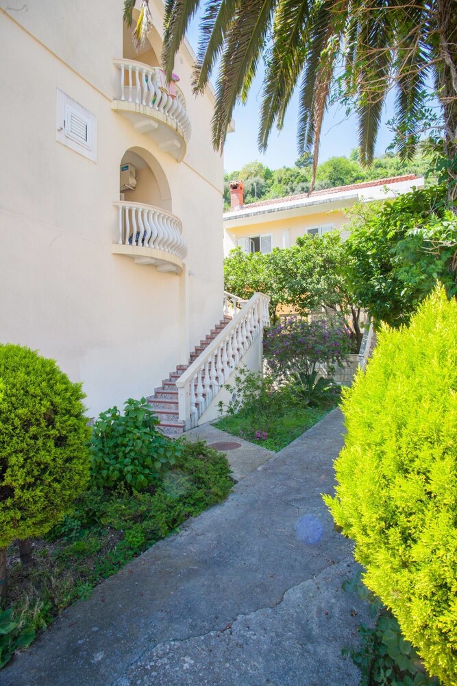 Villa Mitrovic 38/50