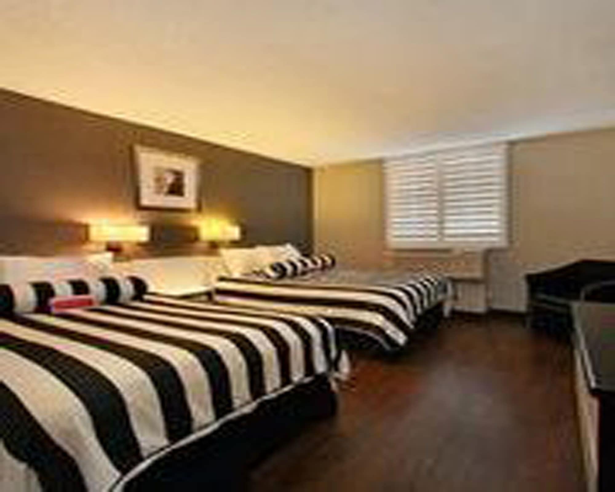 Room at Ramada Plaza By Wyndham West Hollywood Hotel & Suites, WEST HOLLYWOOD - CA