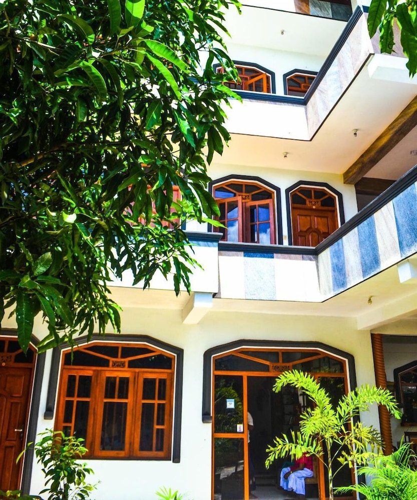 Castle Bay Resort 1/39