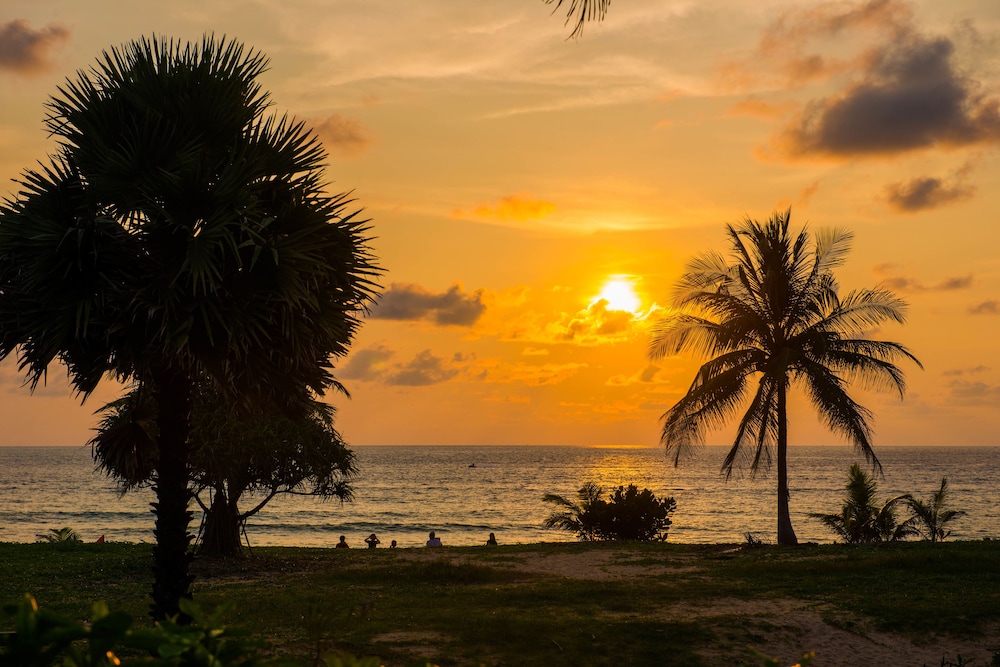 Pullman Phuket Karon Beach Resort 75/80