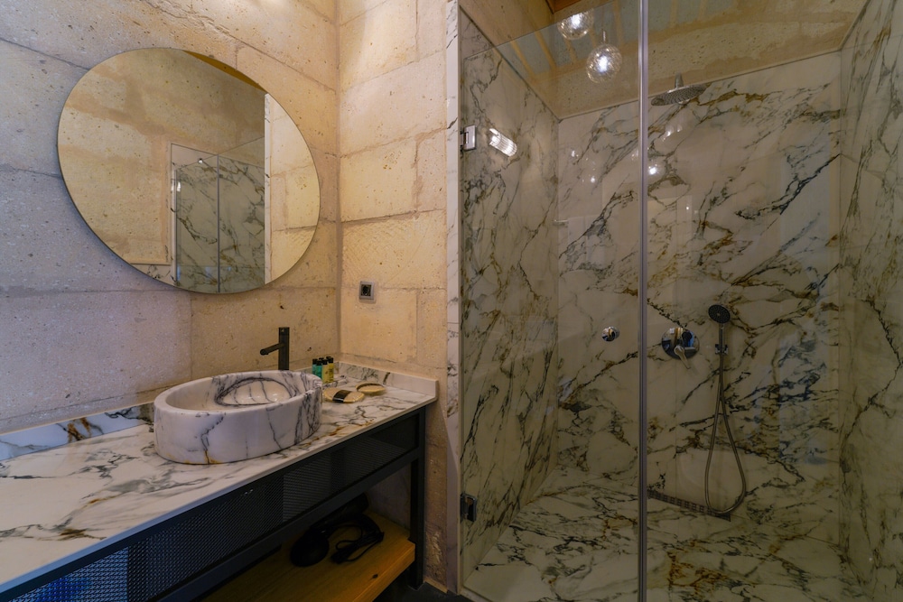 The Niche Cave Hotel +12 Adult 42/50