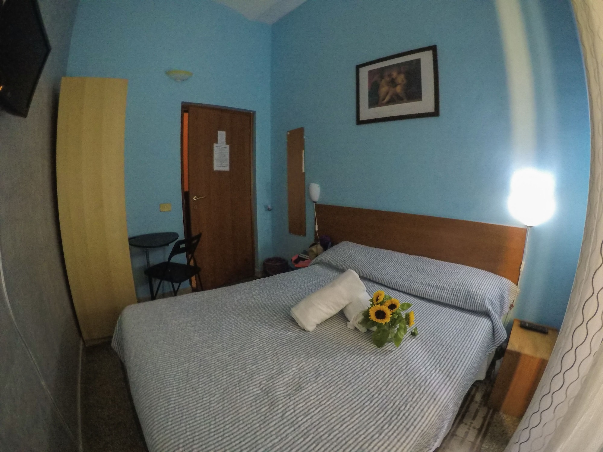 ROOM, DOUBLE BED, SHARED BATHROOM