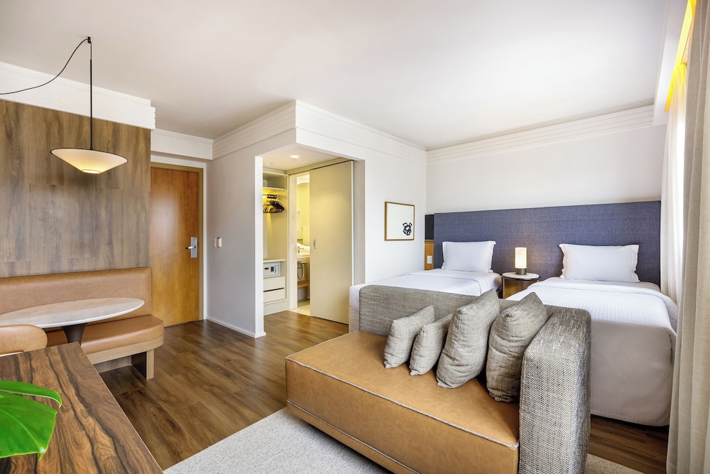COMFORT, TWIN BEDS