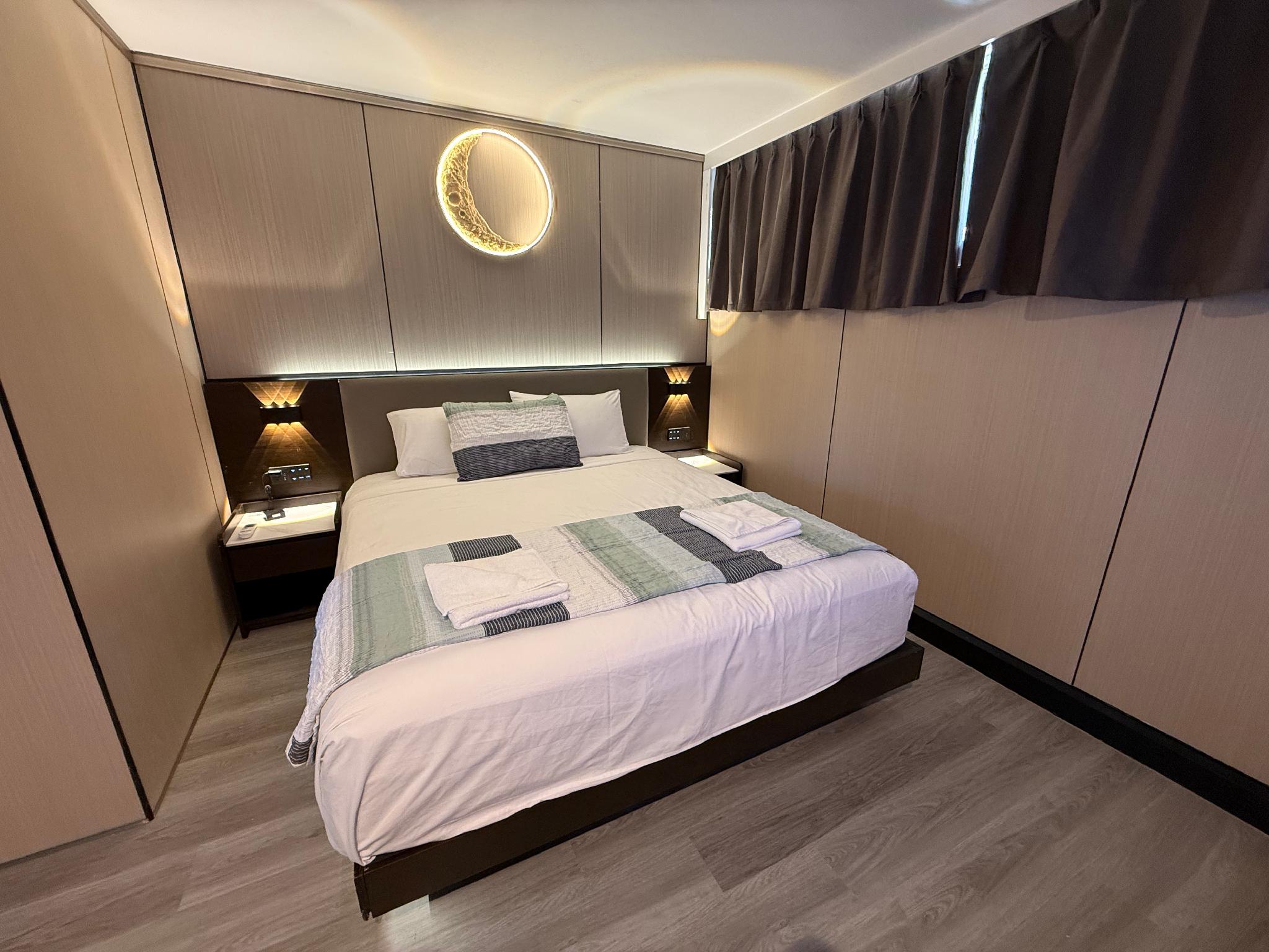 Room, King Bed