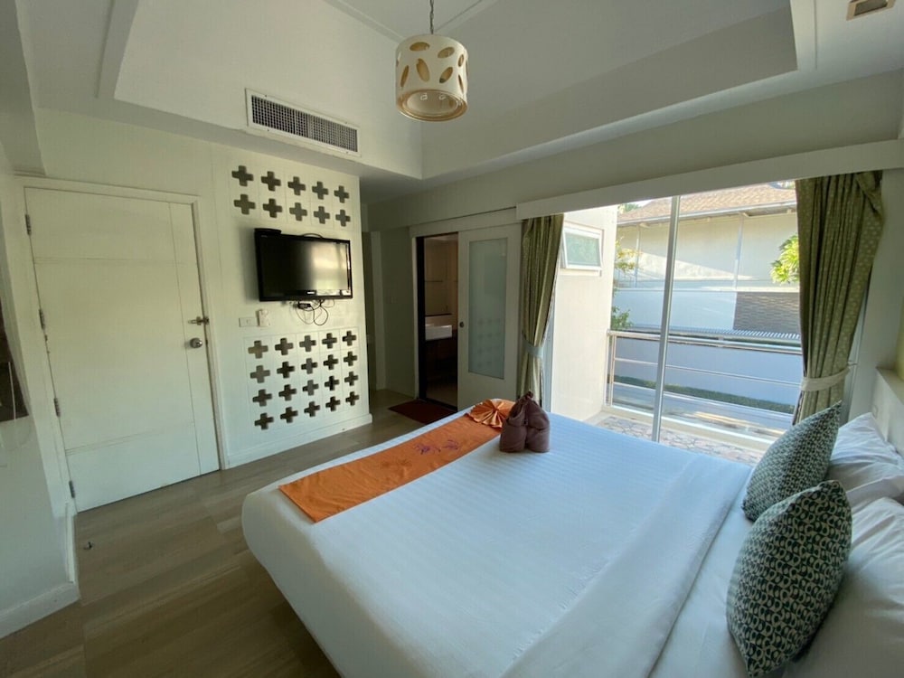 Nirundorn Resort 10/50