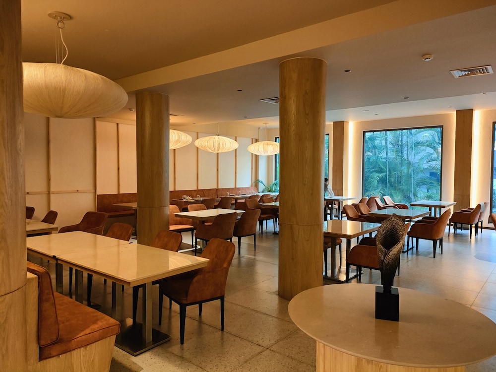 37th Crescent Hotel 38/50