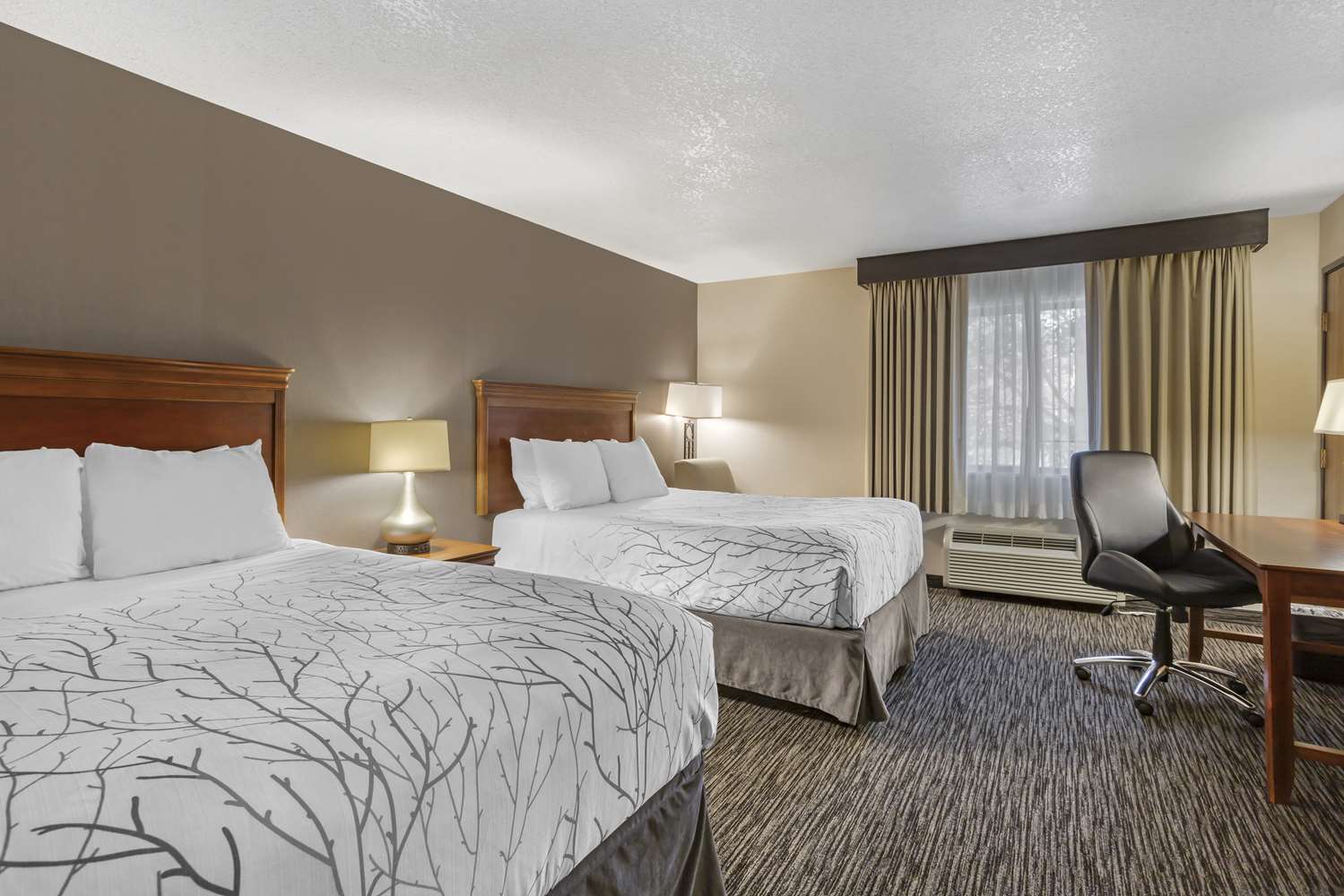 Room, 2 Queen Beds, Bathtub, Accessible