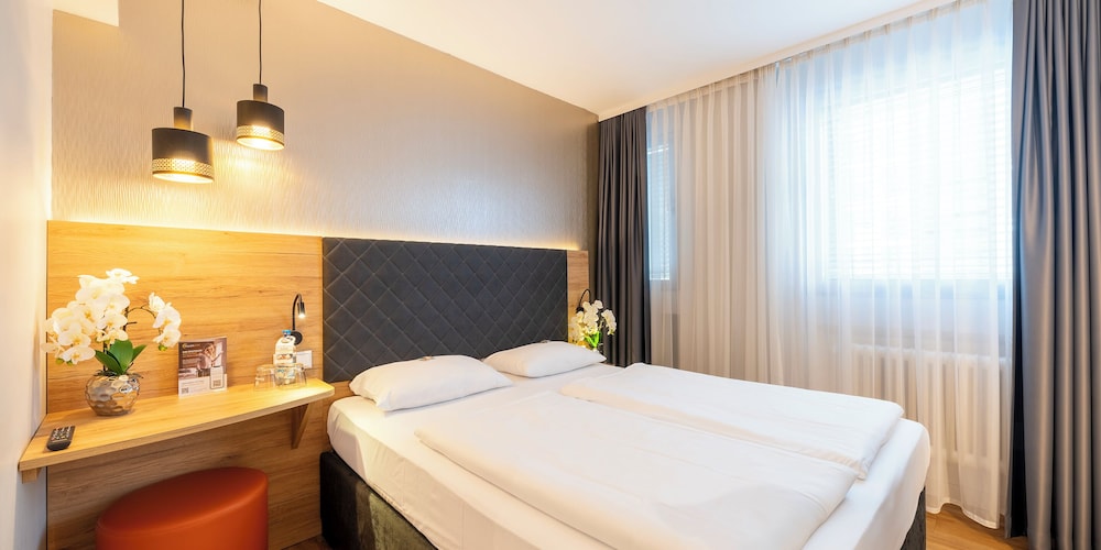 غرفة كومفورت بسرير مزدوج، PLAZA INN Rieker Stuttgart Hauptbahnhof 3/7