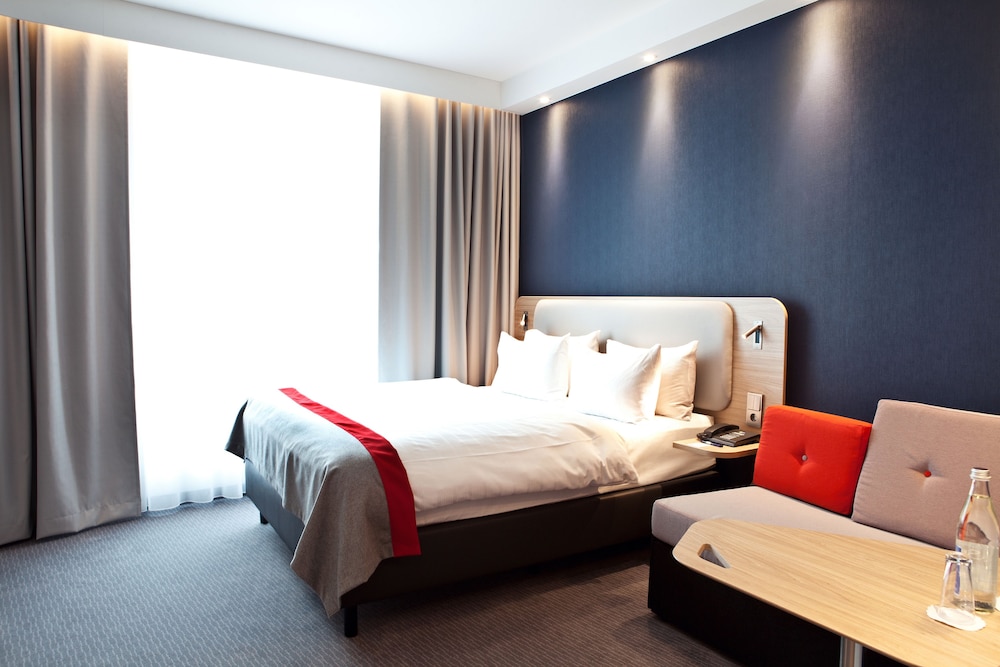 HOLIDAY INN EXPRESS SIEGEN 29/79